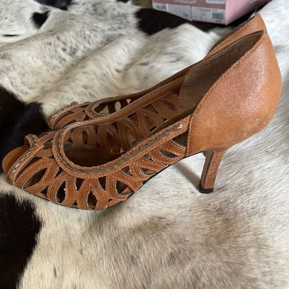 New‎ York Transit Hilary Camel Napa PU Peep Toe Heels Cutout Detail Size 7M - Picture 5 of 7